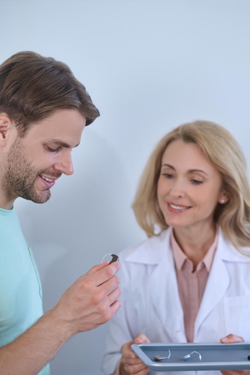 Enfnat qui ce fait consulter par un audioprothesiste